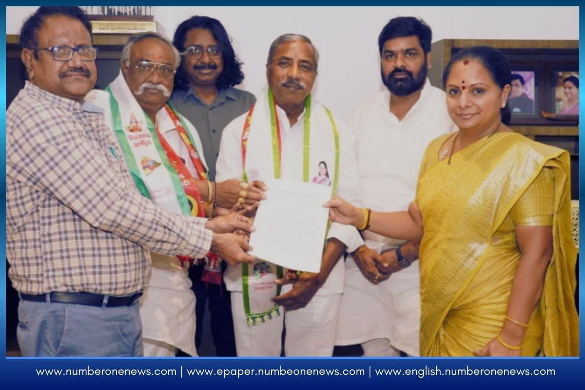 Kalvakuntla Kavitha’s supporters won 8 of 10 wards in Vaddeplly Municipality, securing full control in the Telangana municipal elections.